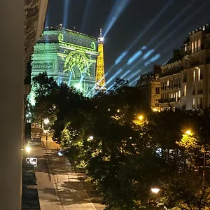 Beautiful Nearby Champs Elysees París